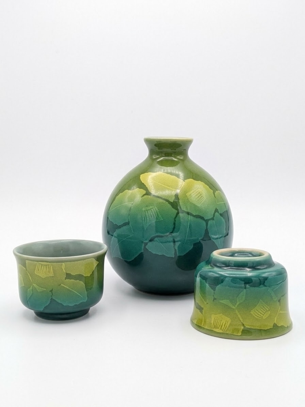 Vintage Kutani Senshu Aote Camellia Sake Set Tokkuri Decanter Ochoko Cupss.